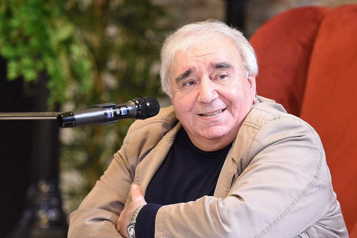 Azerbaijani poet supports National Army