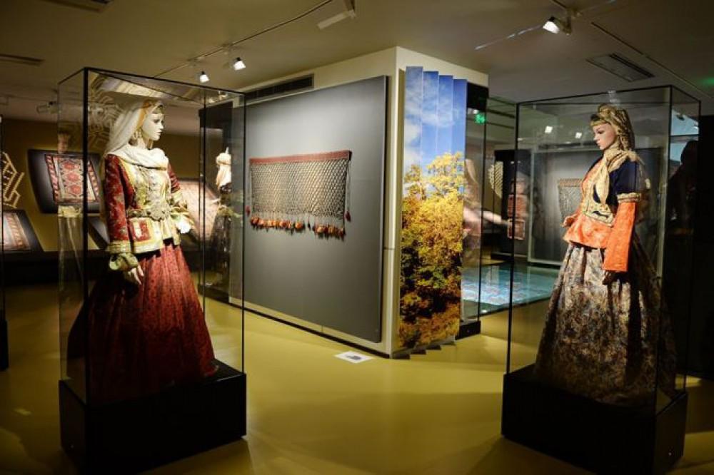 Carpet Museum displays traditional outerwear