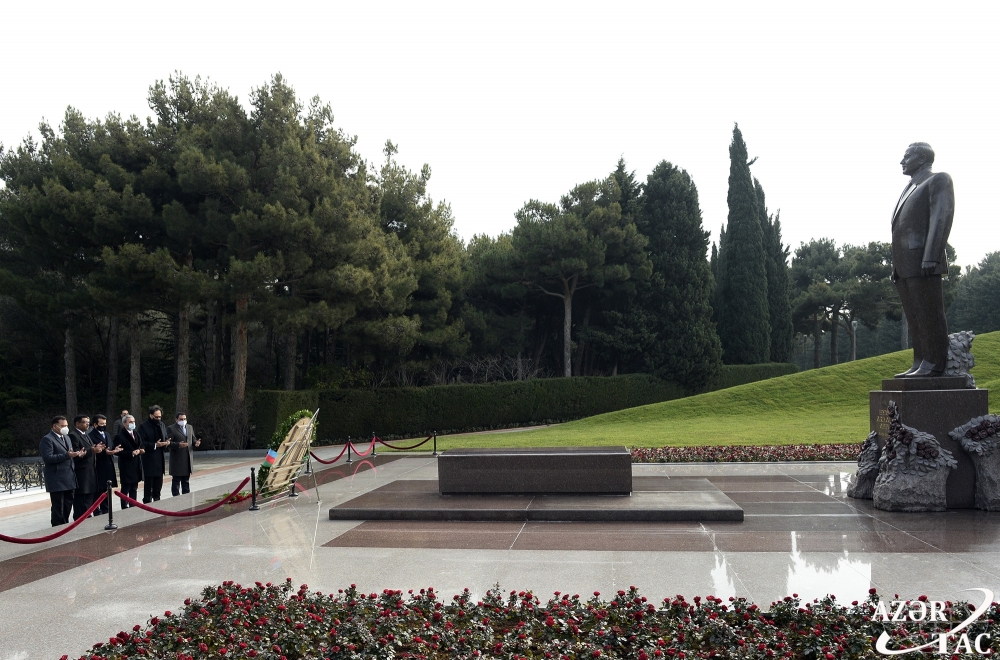 ICESCO Director General pays respect to national leader Heydar Aliyev and Azerbaijani heroes