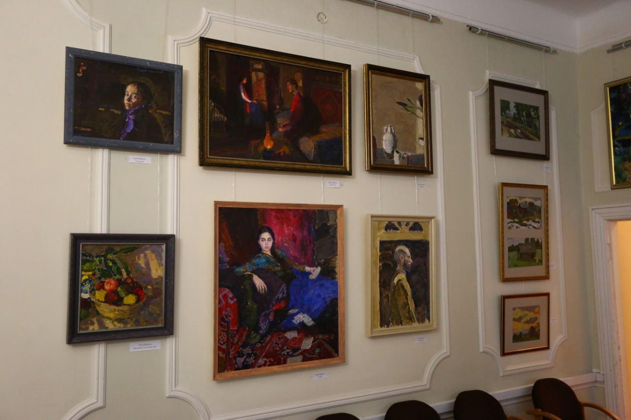 Art works of national artists on display in St. Petersburg