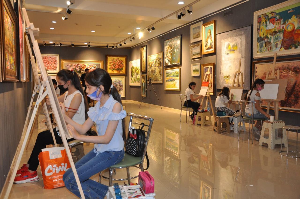 Young talents thrill art lovers