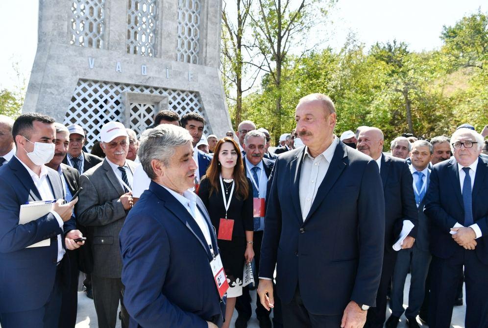 President Aliyev holds cordial conversation with residents during Vagif Poetry Days opening