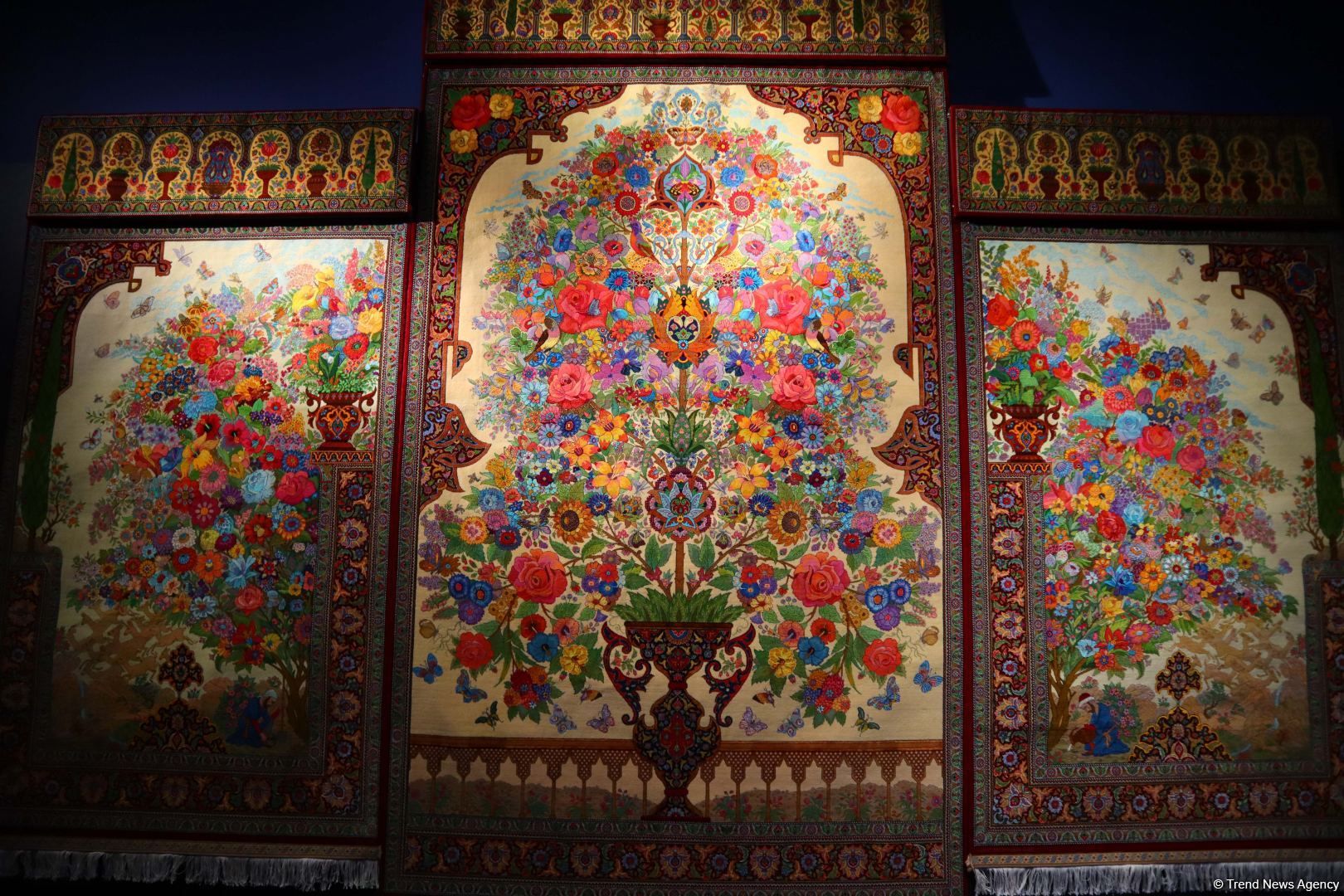 Heydar Aliyev Center presents new carpet collection